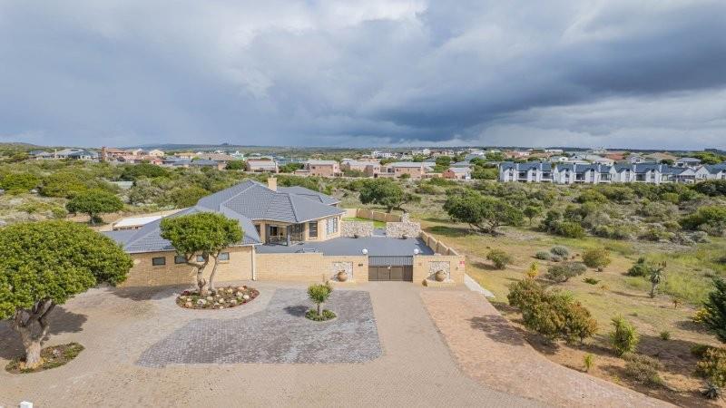 3 Bedroom House For Sale in Stilbaai Wes — photograph 2