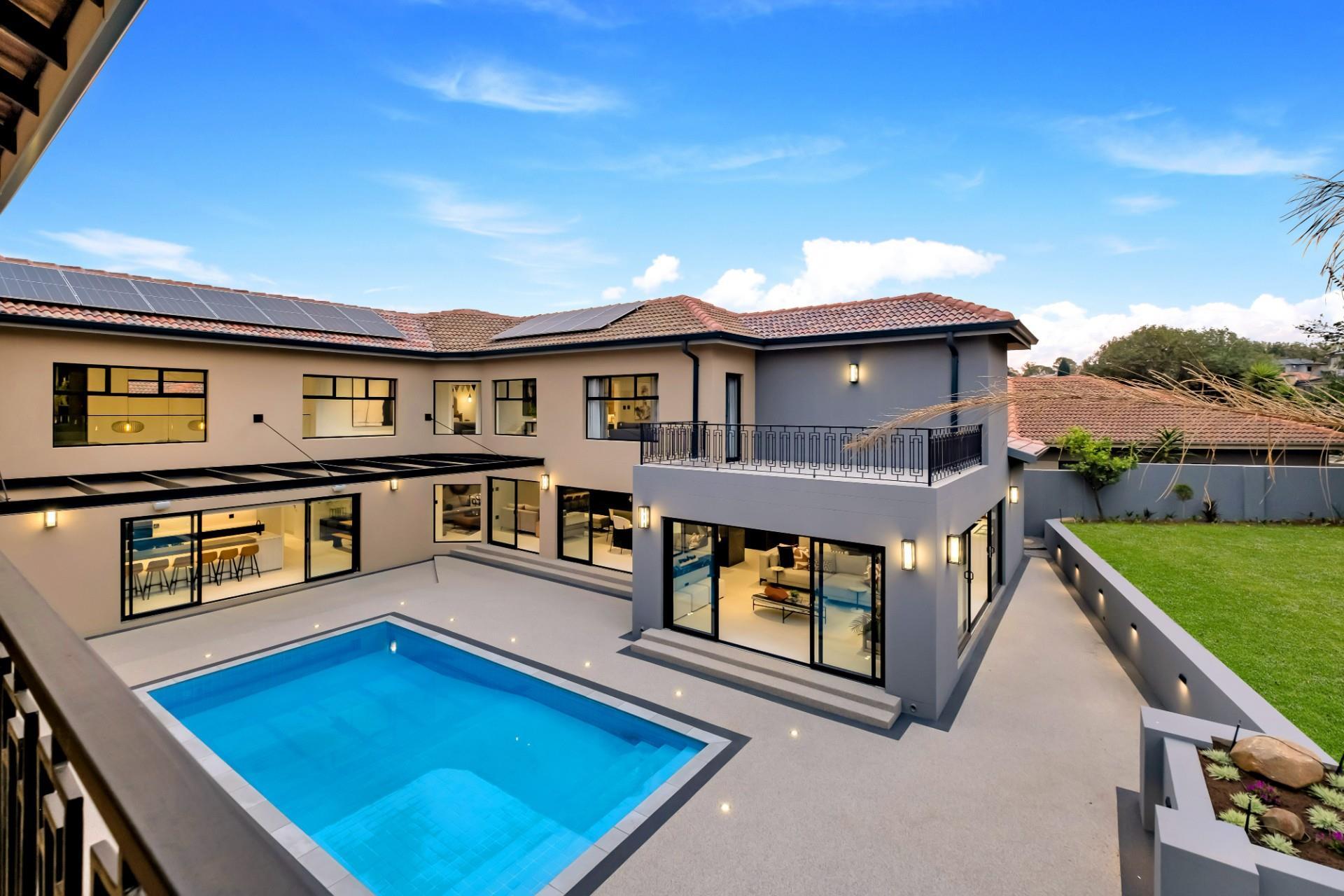 Bespoke Finishes & Ultimate Indoor-Outdoor Living — photograph 3