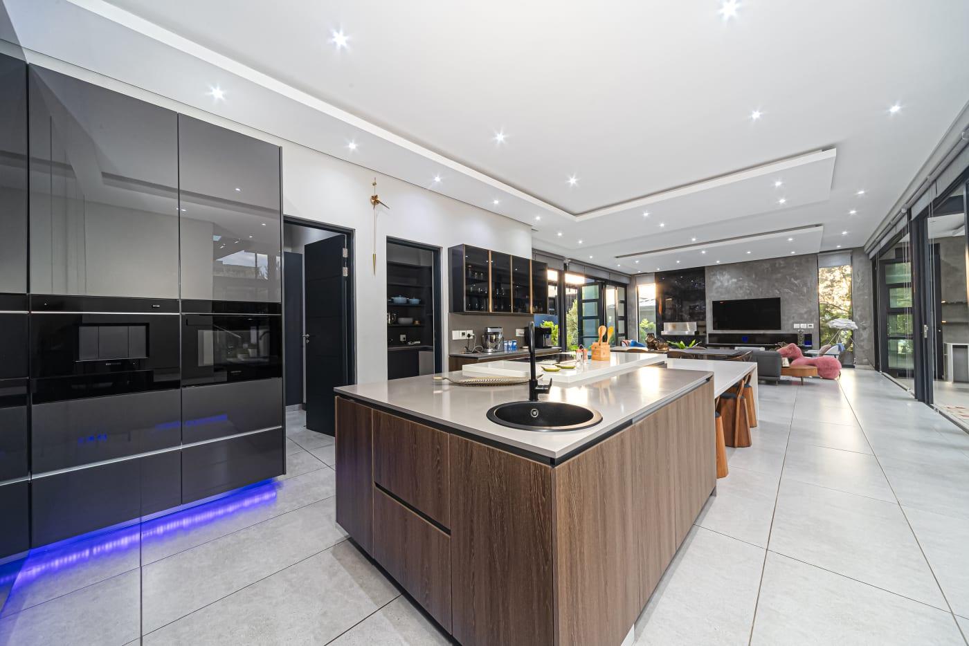Contemporary Elegance Meets Estate Luxury — photograph 3