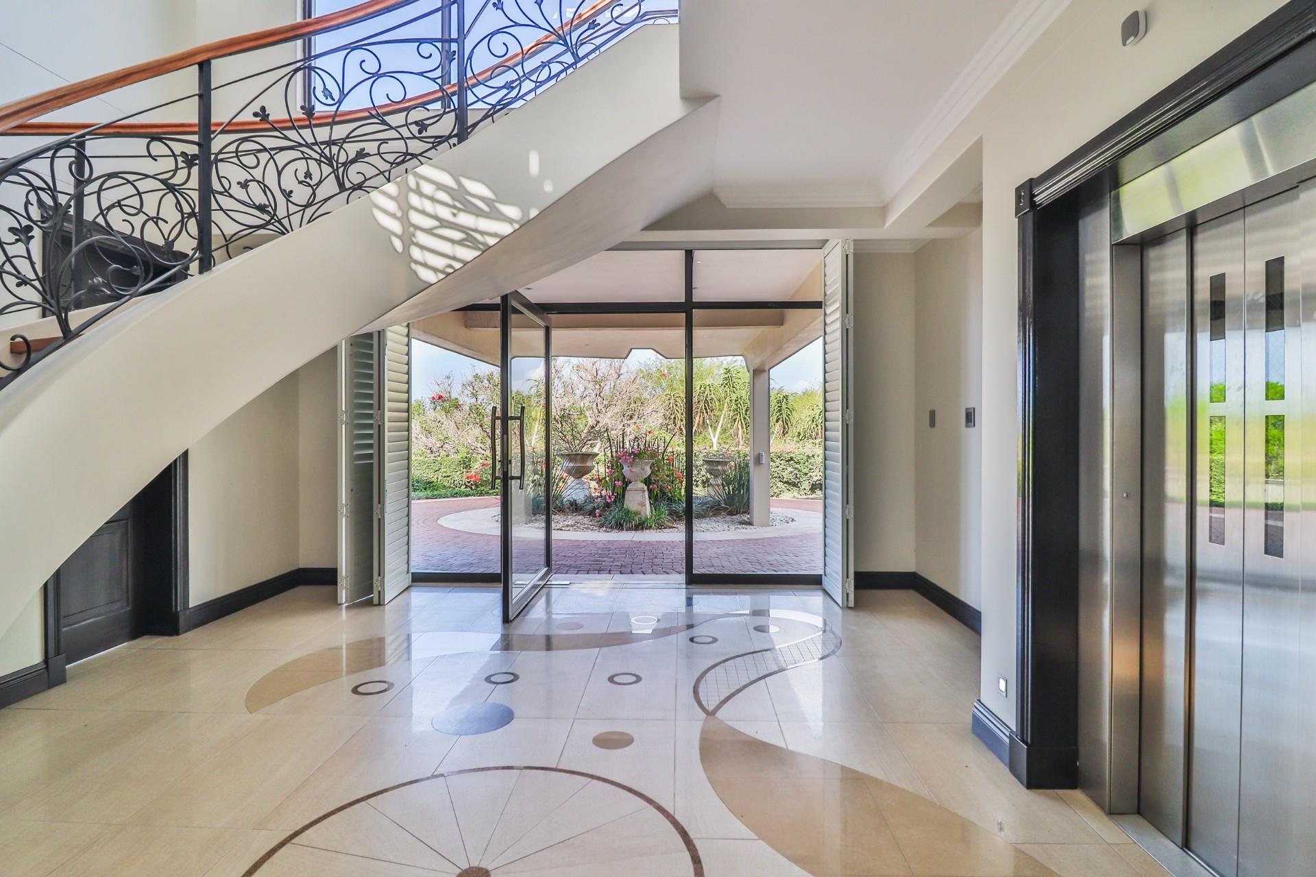 Architectural Coastal Luxury Mansion with Panoramic Ocean Views — photograph 3