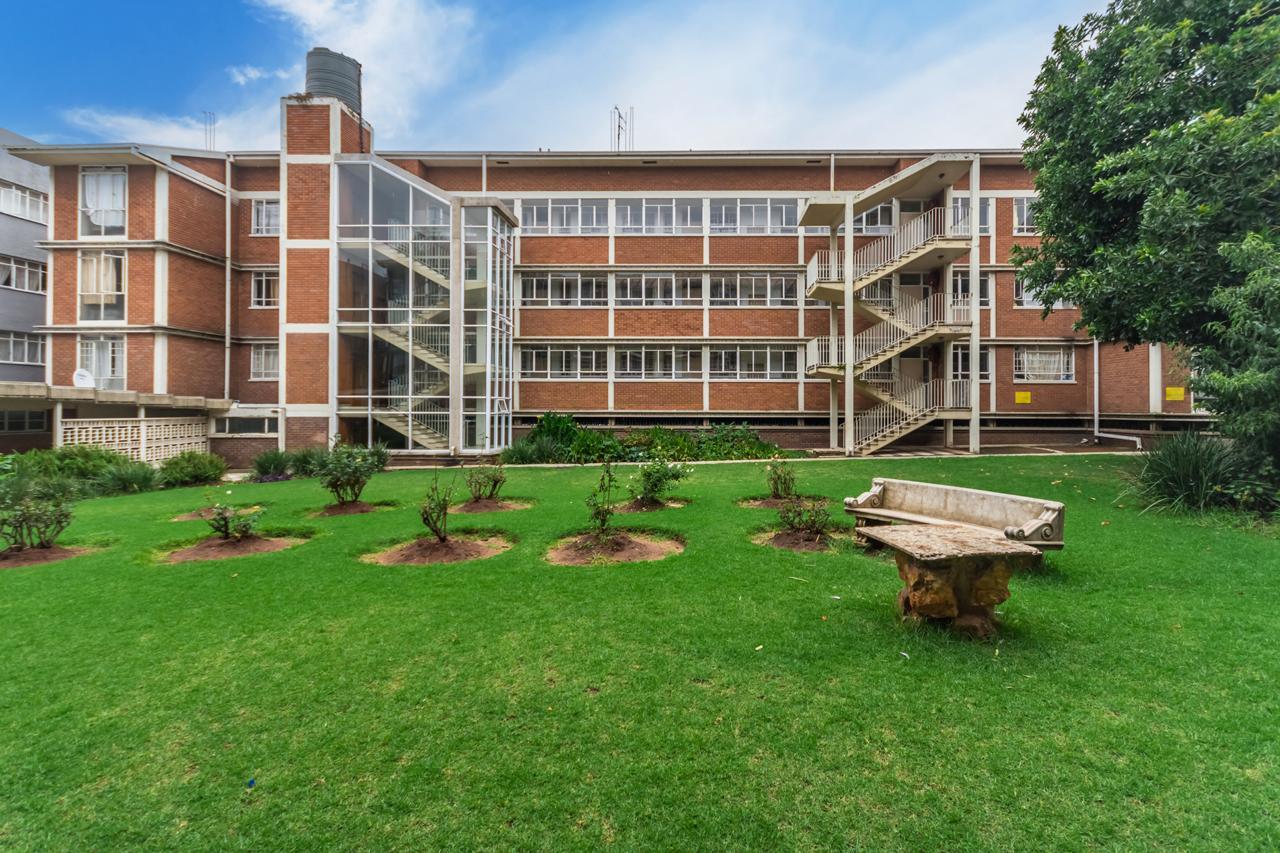 GREAT INVESTMENT.....   24 Units All at once, It Just Makes Sense — photograph 1