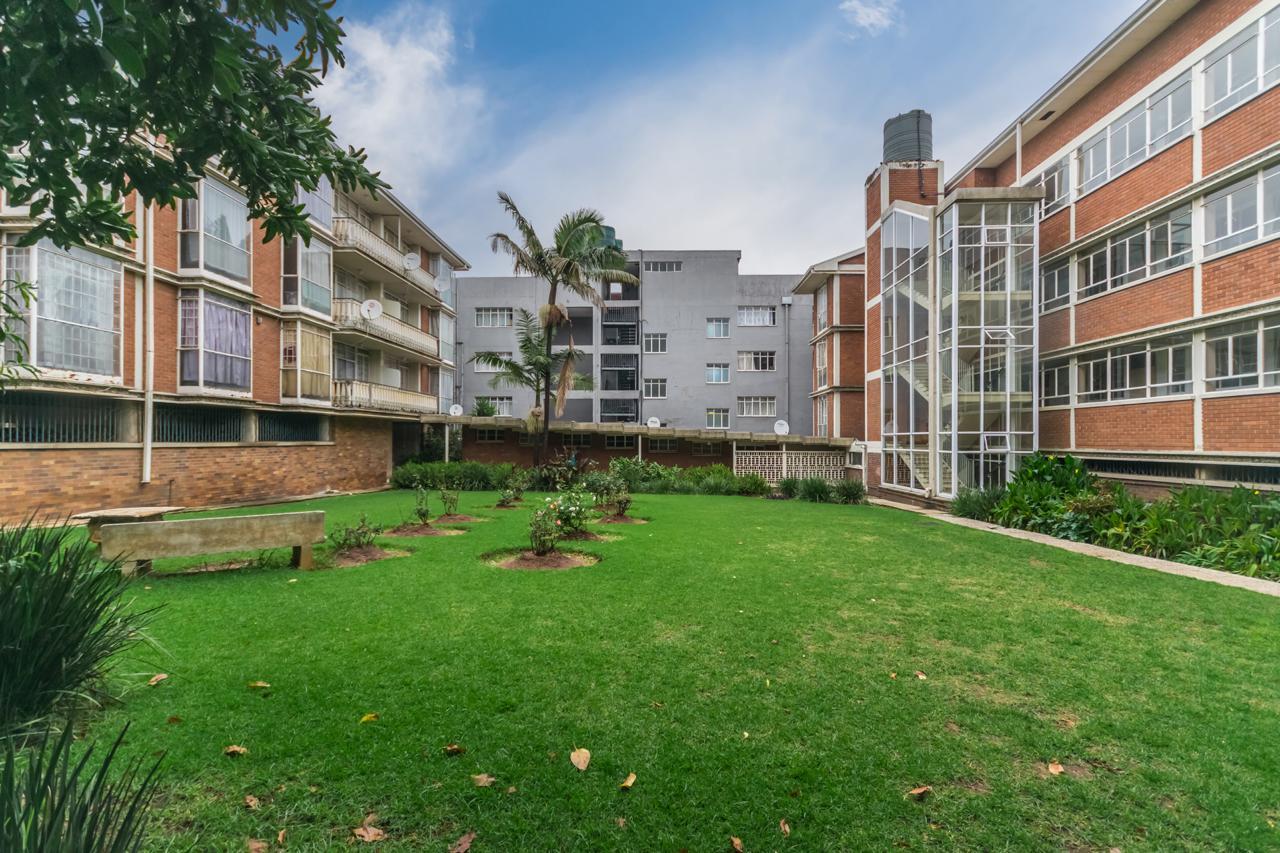 GREAT INVESTMENT.....   24 Units All at once, It Just Makes Sense — photograph 3