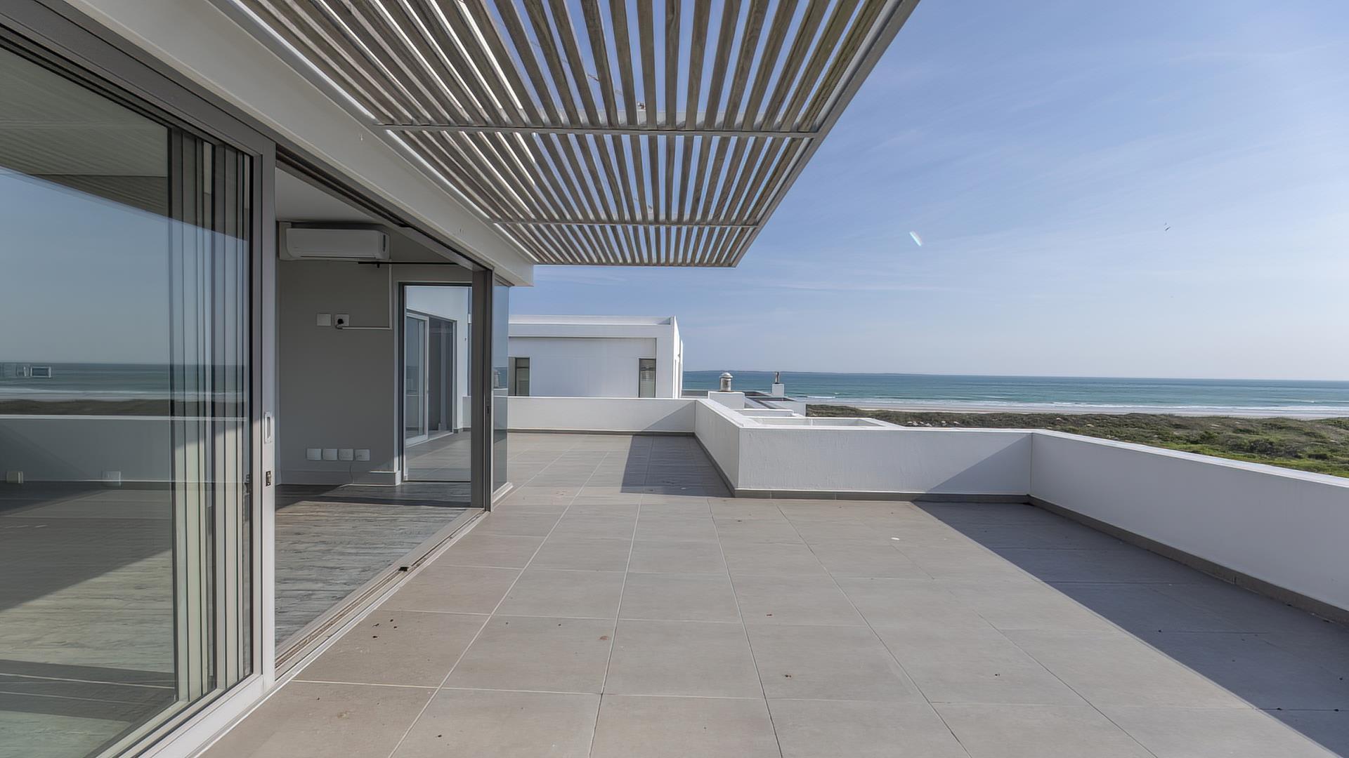 Prestigious Six-Bedroom Beachfront Residence with Panoramic Ocean Views — photograph 2