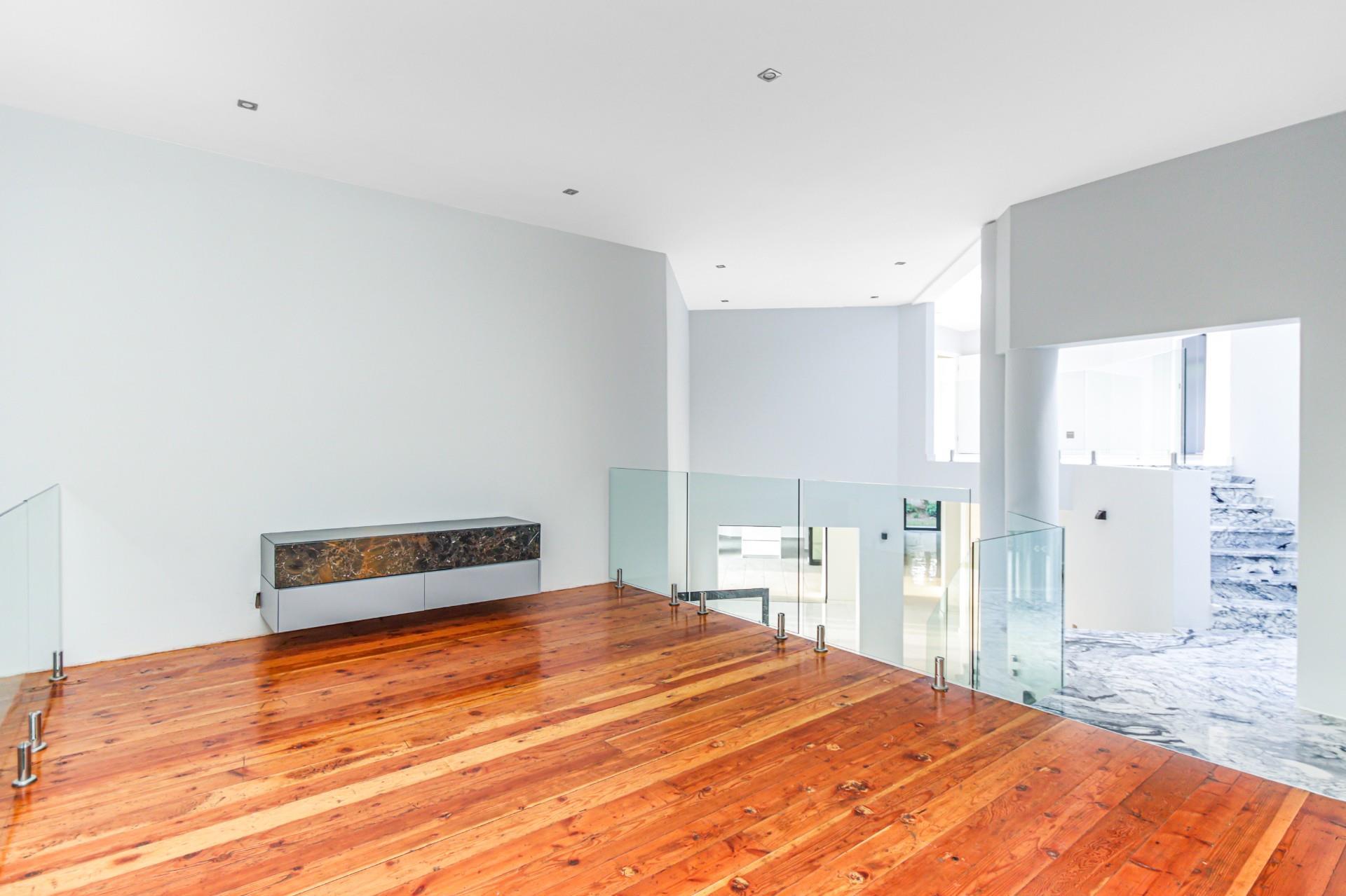 ultra modern family home in Dainfern Golf Estate — photograph 2