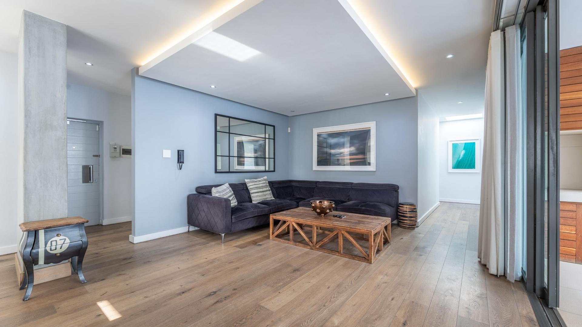 3 Bedroom Penthouse For Sale in Green Point — photograph 4
