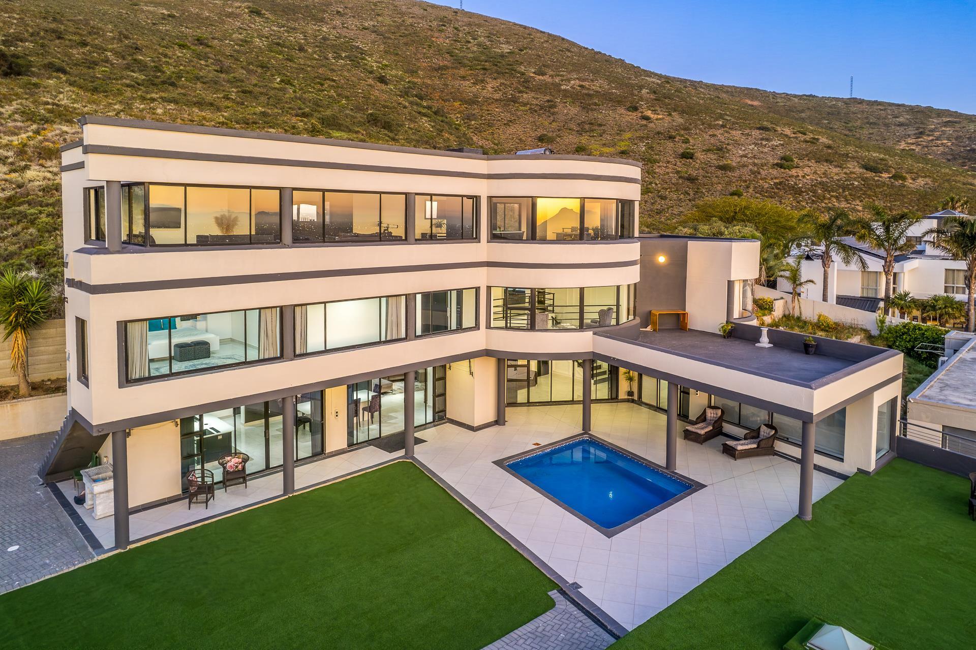 Where Luxury Meets the Horizon — photograph 4