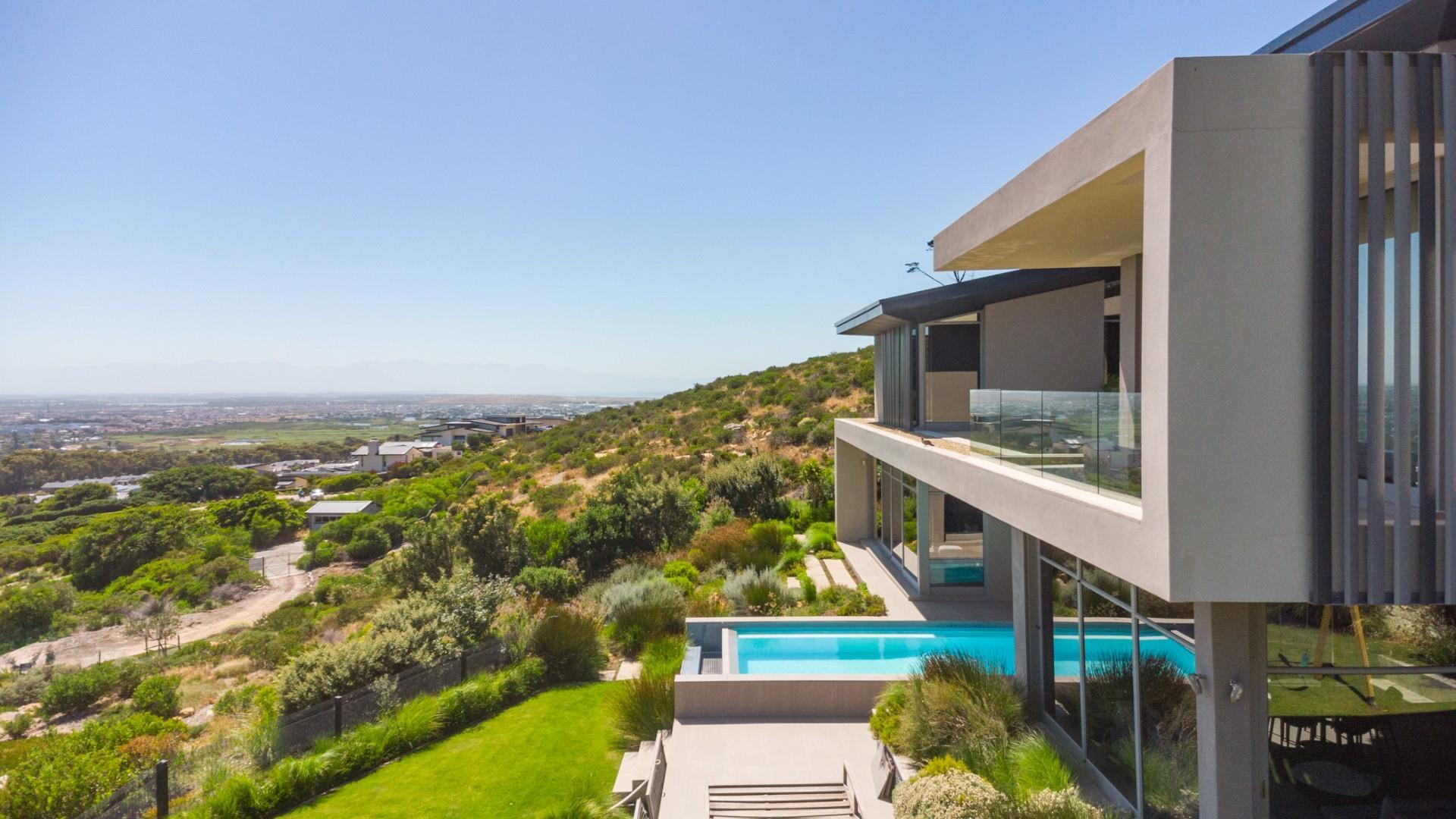 Luxury meets nature and design — photograph 2