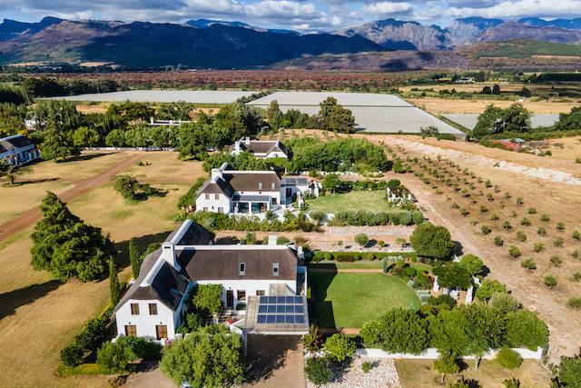 Panoramic Views, Privacy and Proven Investment Appeal — photograph 5