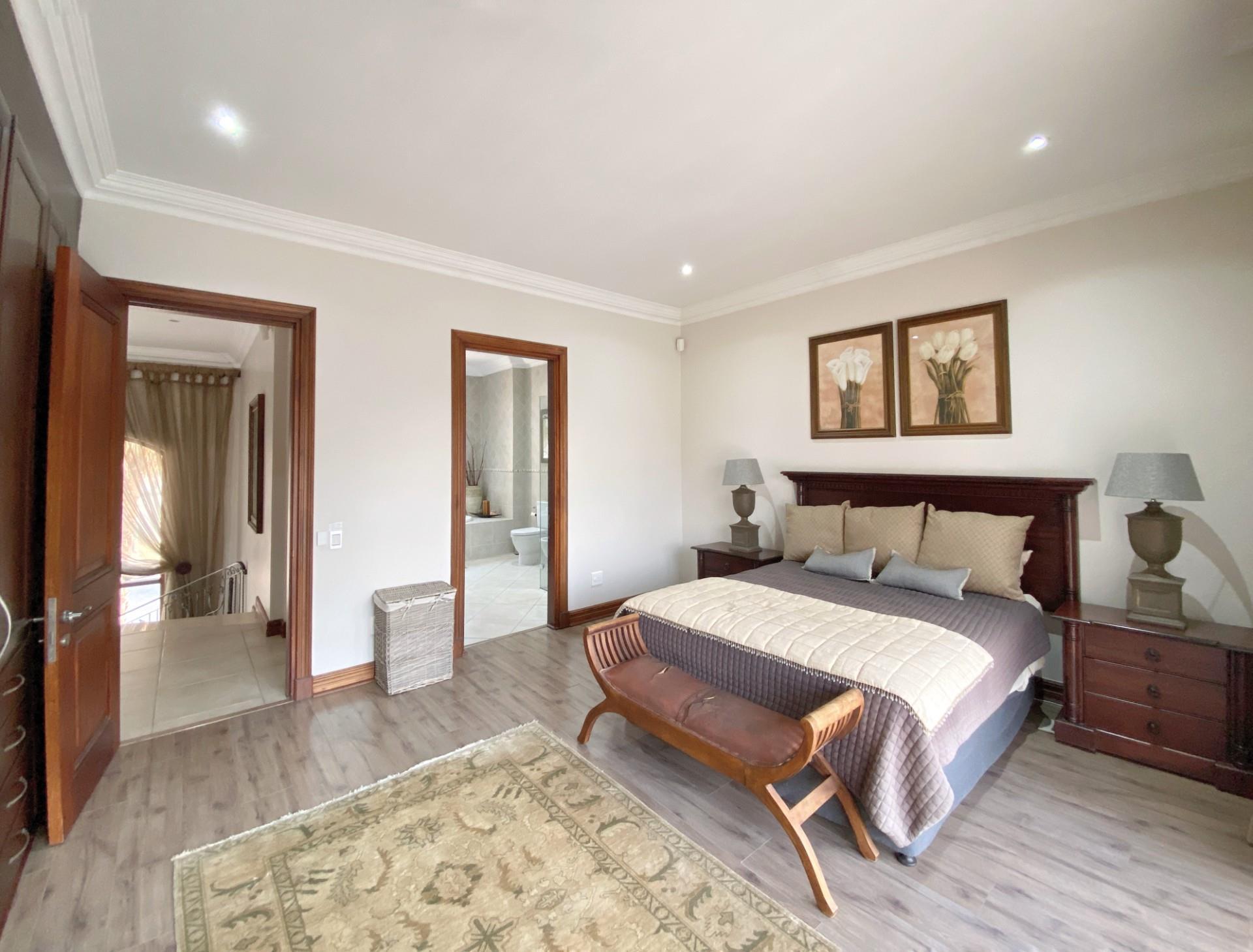 Immaculate Palatial Family Home — photograph 5