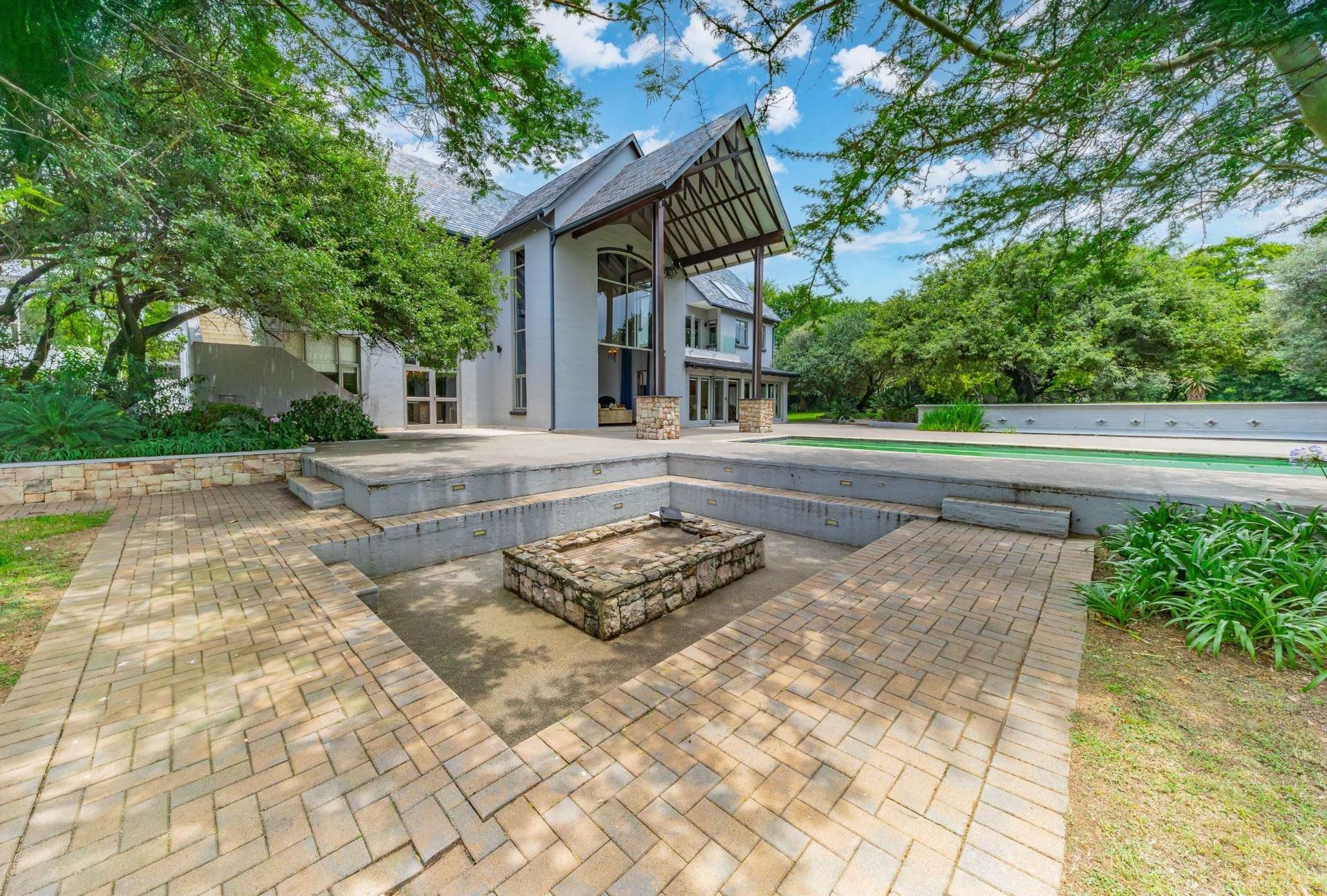 Grand-Scale Rustic Modern Masterpiece — photograph 4