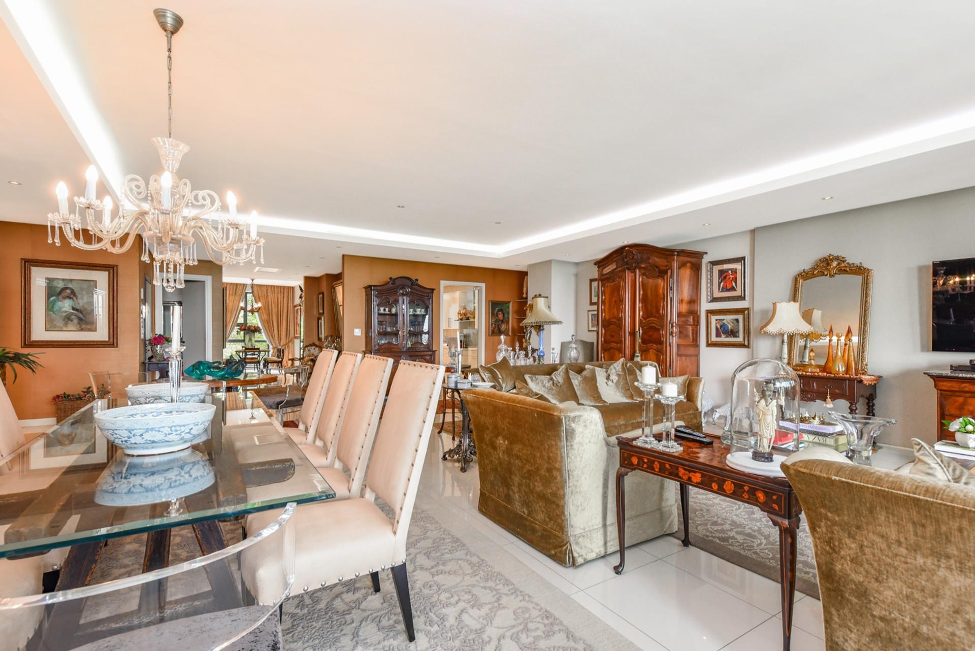Custom Luxury Apartment with Golf Course Views — photograph 5