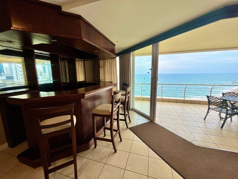 EXQUISITE OCEANFRONT GEM — photograph 2