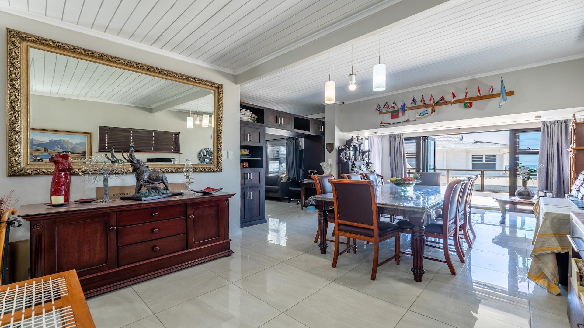 7 Bedroom House For Sale in Melkbosstrand Central — photograph 5
