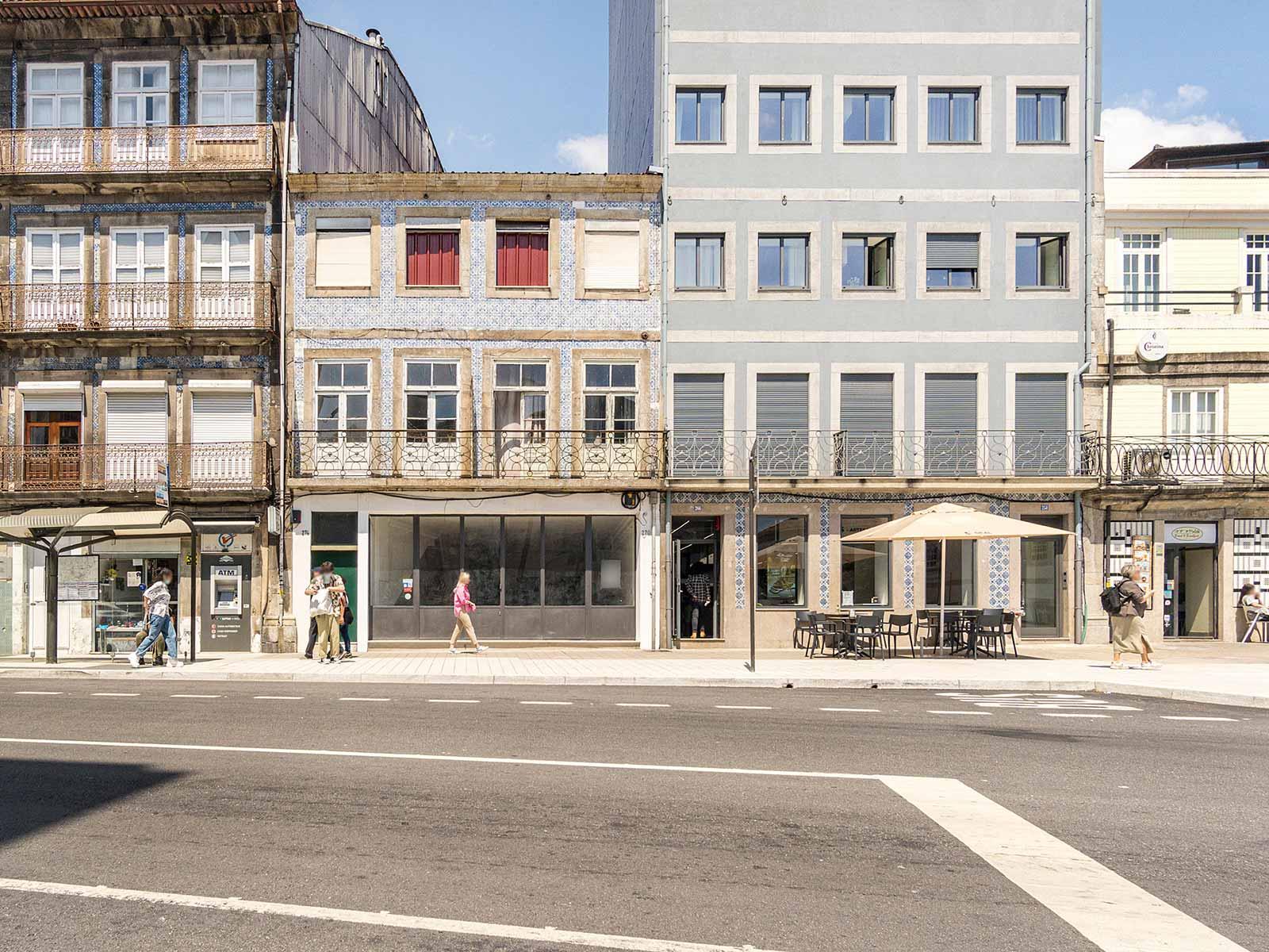 Building in Porto (73062) — photograph 2
